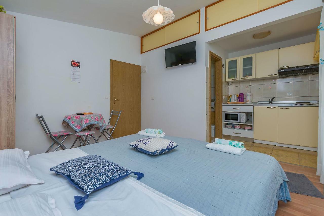 Apartment Ivanka Omiš Buitenkant foto