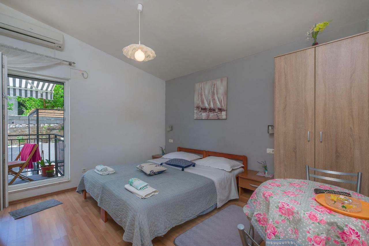 Apartment Ivanka Omiš Buitenkant foto